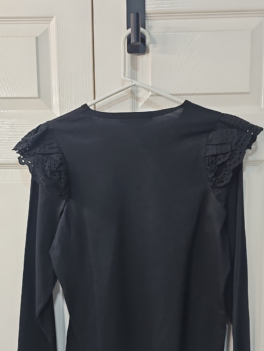 New Joe's Jeans Eyelet Embroidered Ruffle Feminine Cozycore Top Black Large - Picture 6 of 13